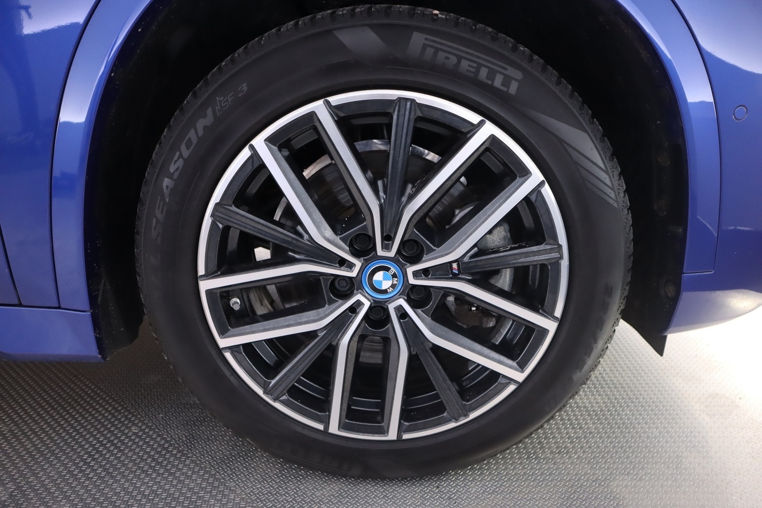 BMW iX1 vaihtoauto