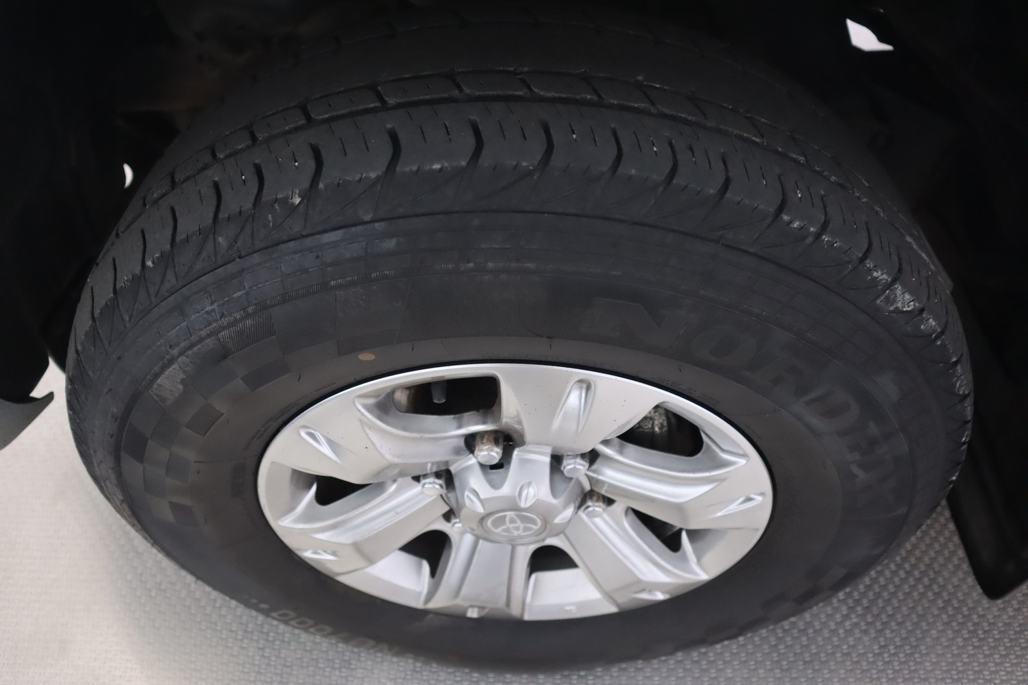 Toyota Hilux vaihtoauto