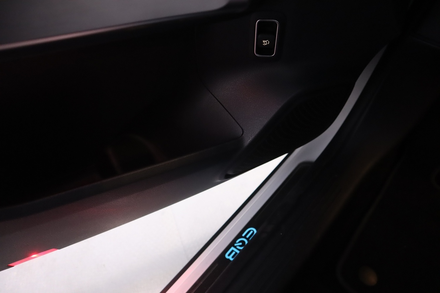 Mercedes-Benz EQB vaihtoauto
