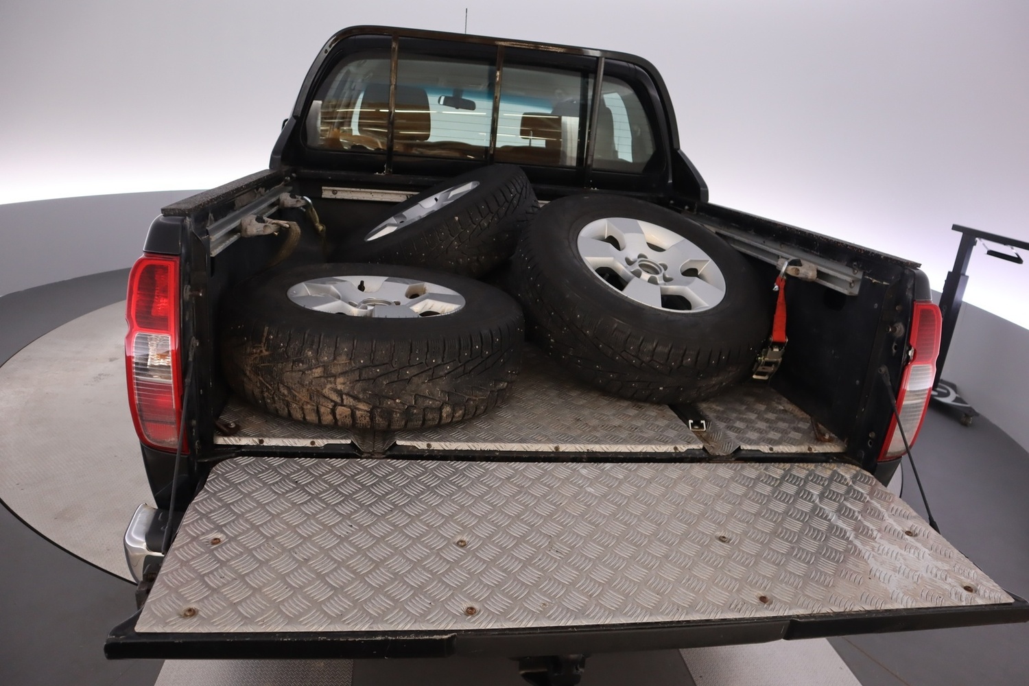 Nissan Navara vaihtoauto