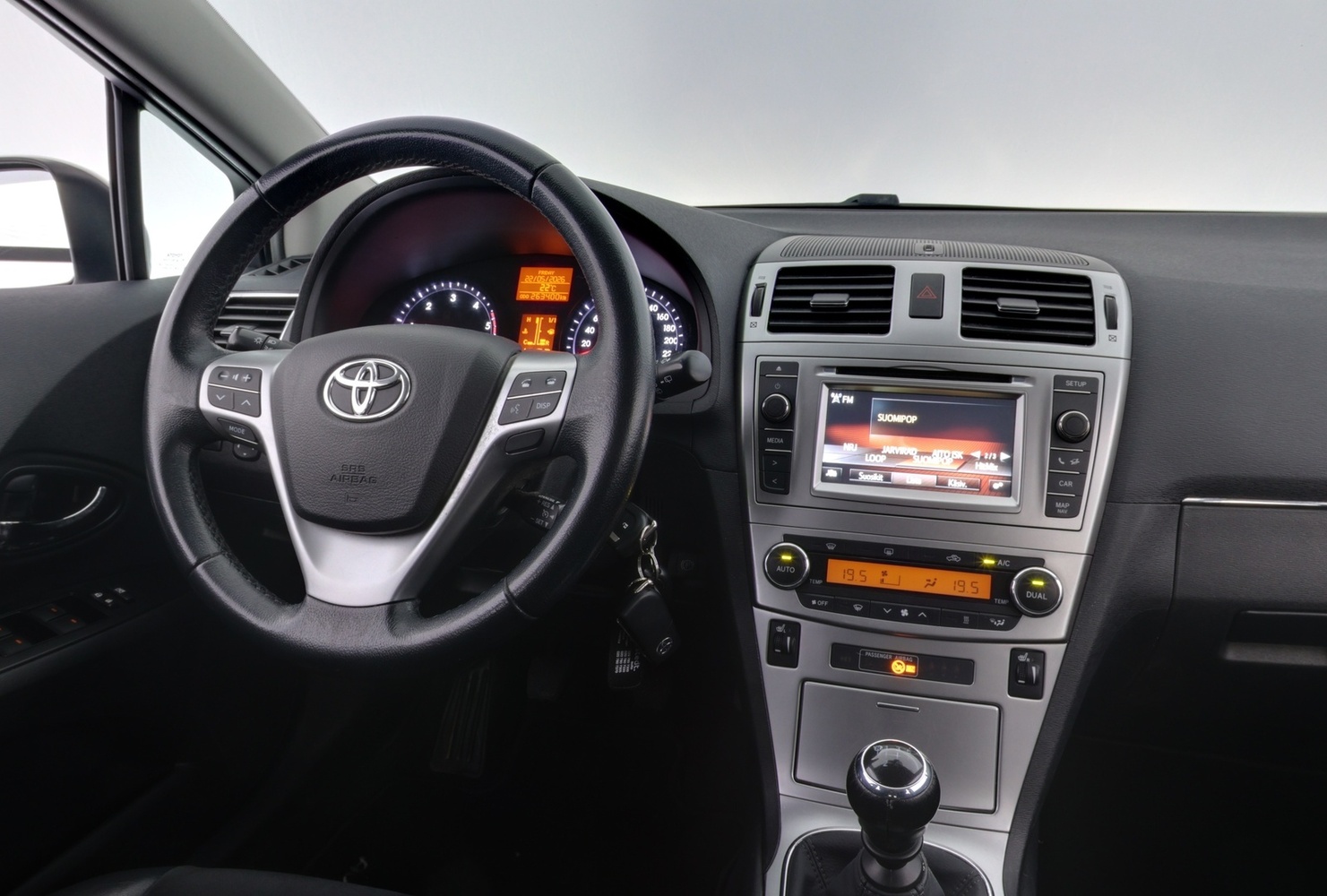 Toyota Avensis vaihtoauto