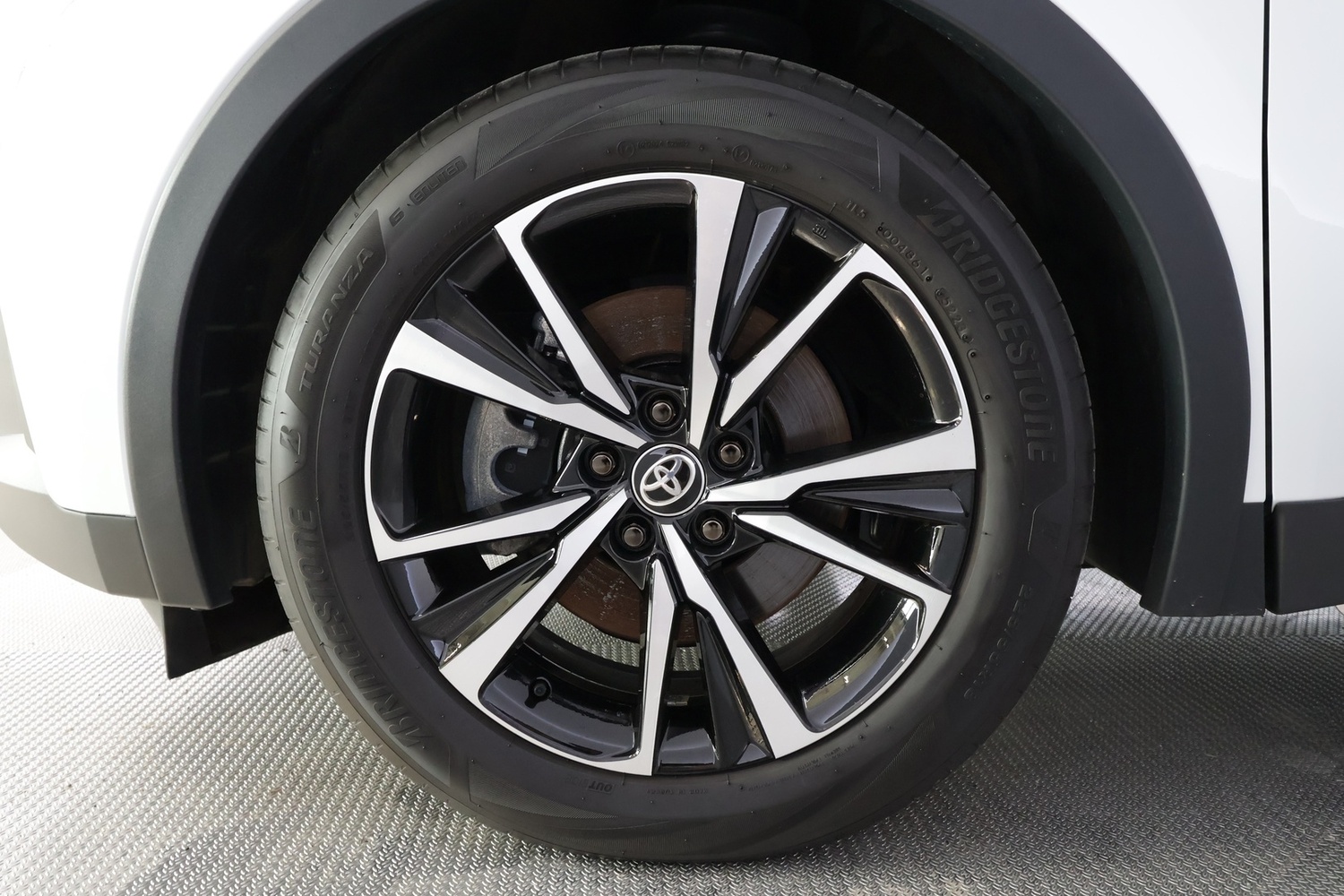 Toyota C-HR vaihtoauto
