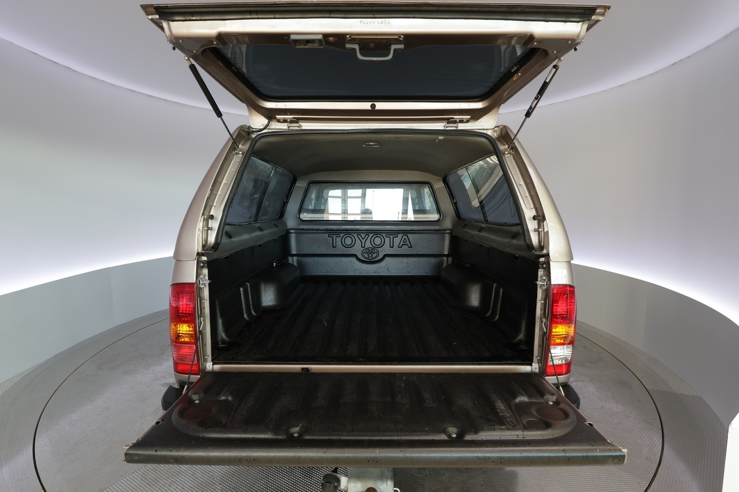 Toyota Hilux vaihtoauto
