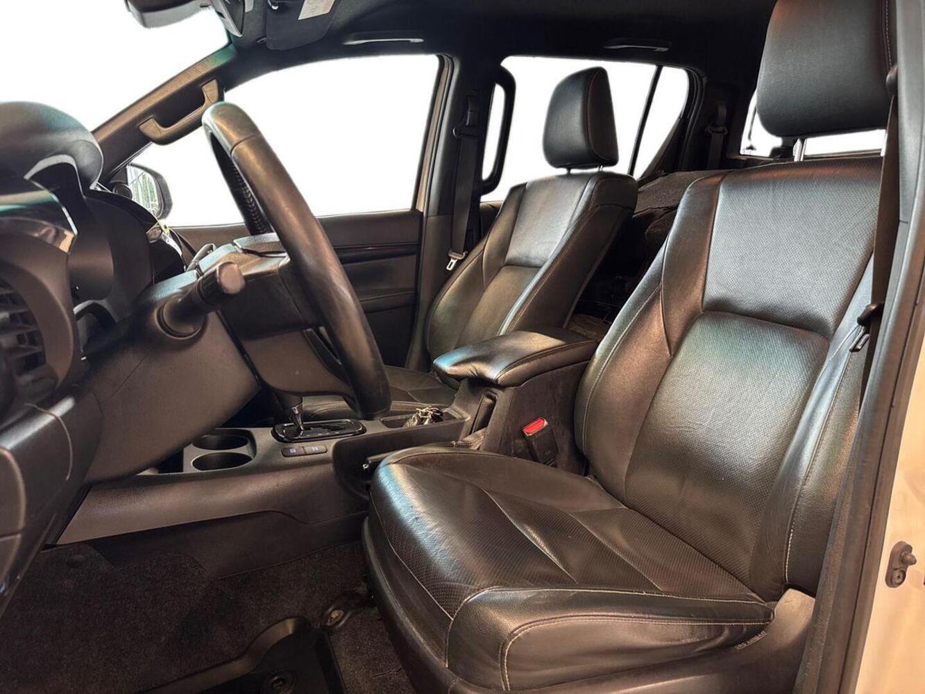 Toyota Hilux vaihtoauto
