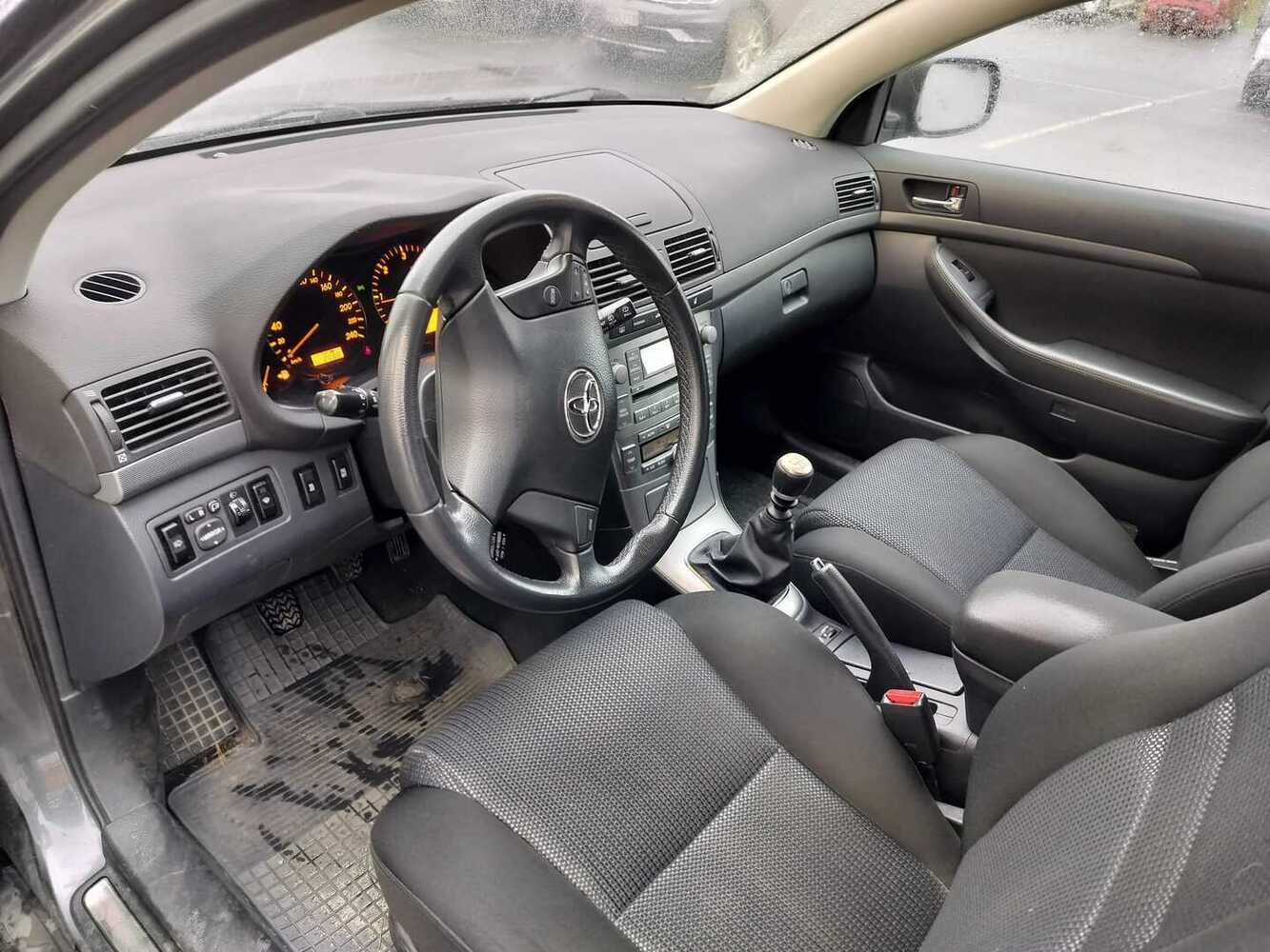 Toyota Avensis vaihtoauto