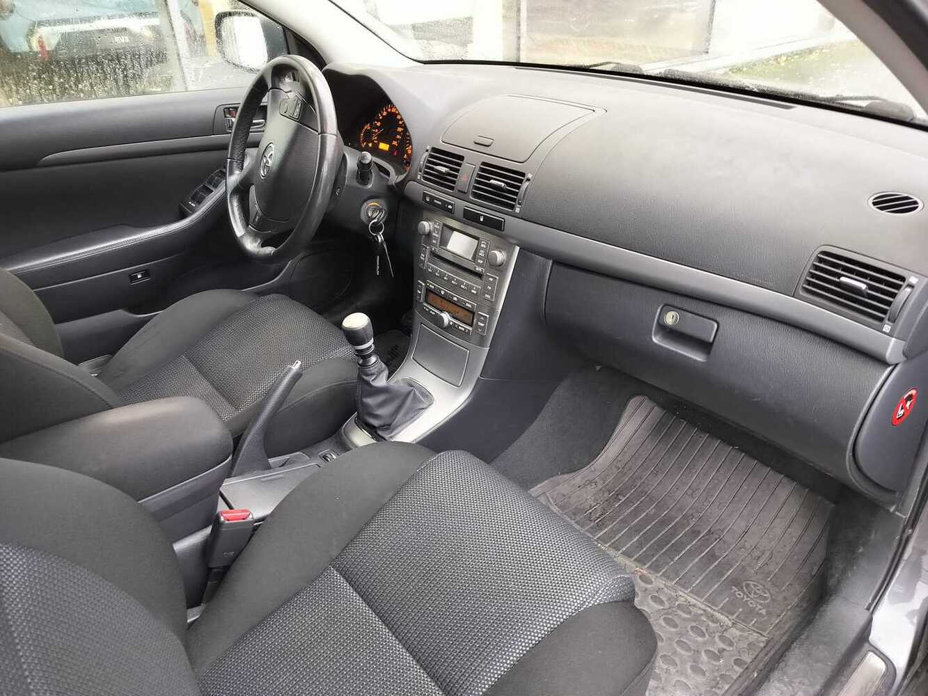 Toyota Avensis vaihtoauto