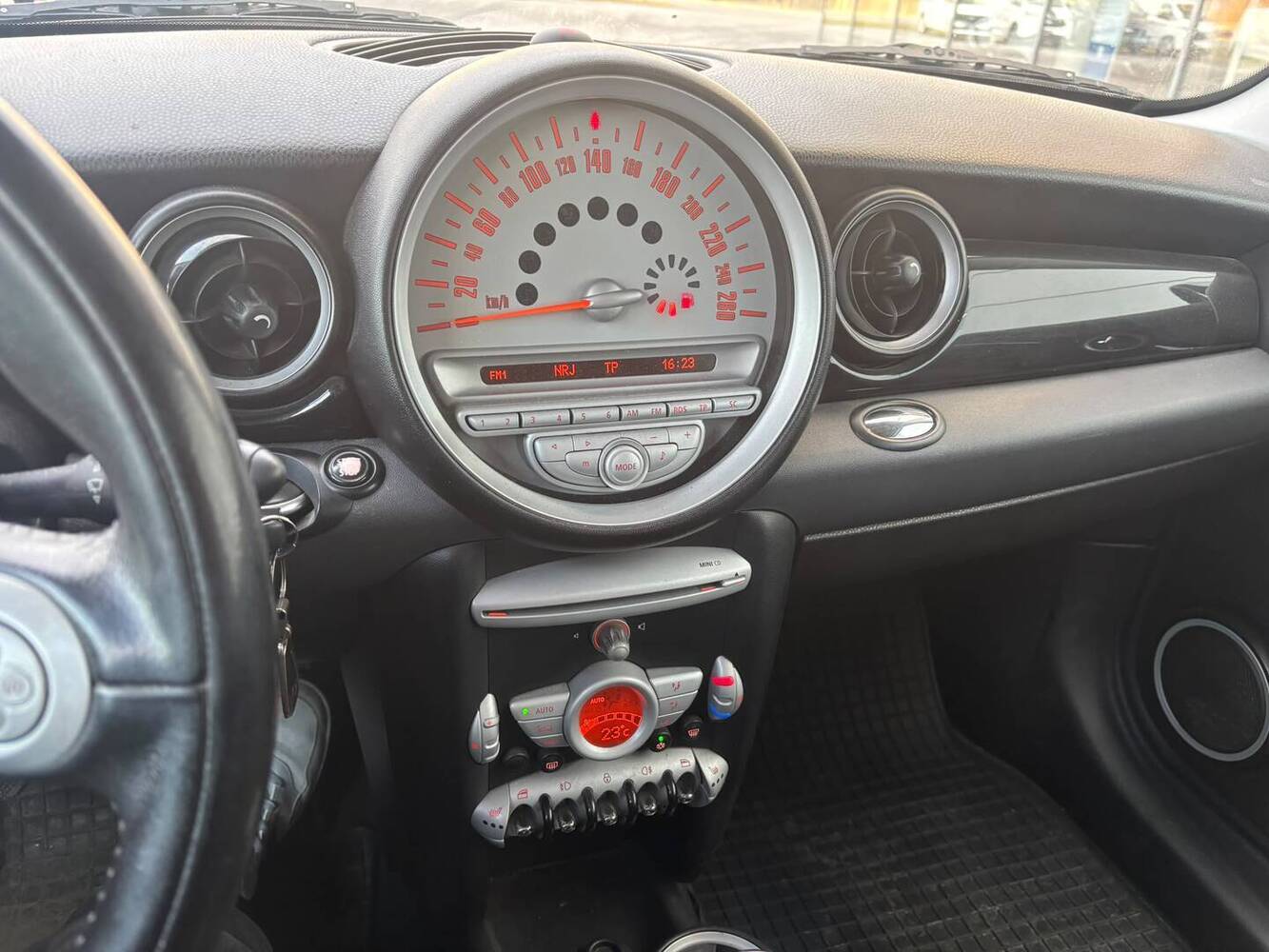 Mini Cooper vaihtoauto