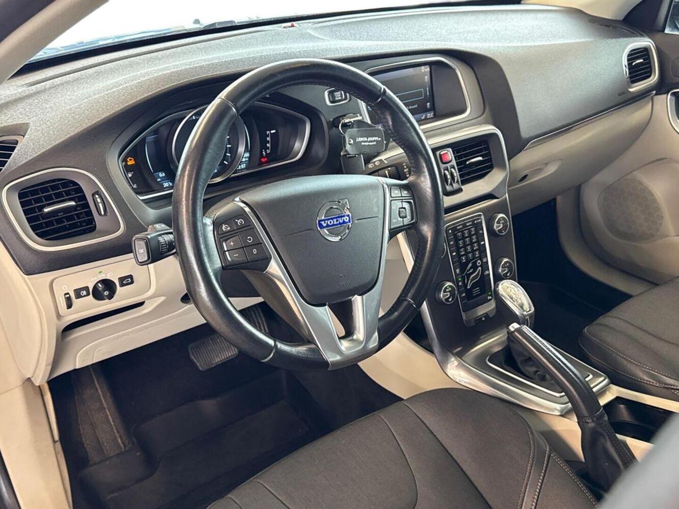 Volvo V40 Cross Country vaihtoauto
