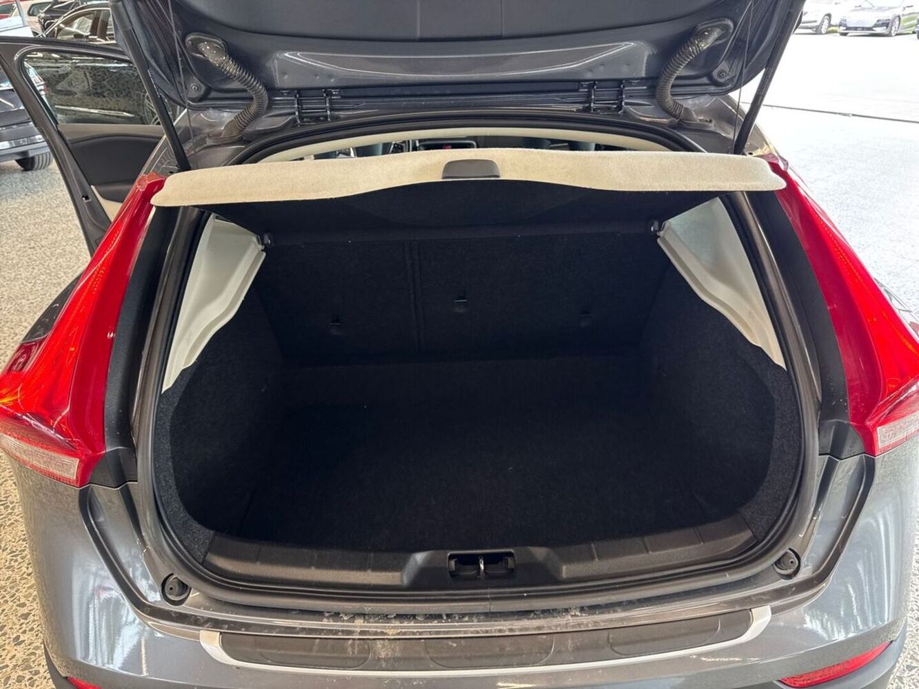Volvo V40 Cross Country vaihtoauto