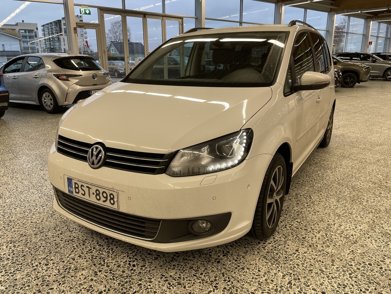 Volkswagen Touran vaihtoauto