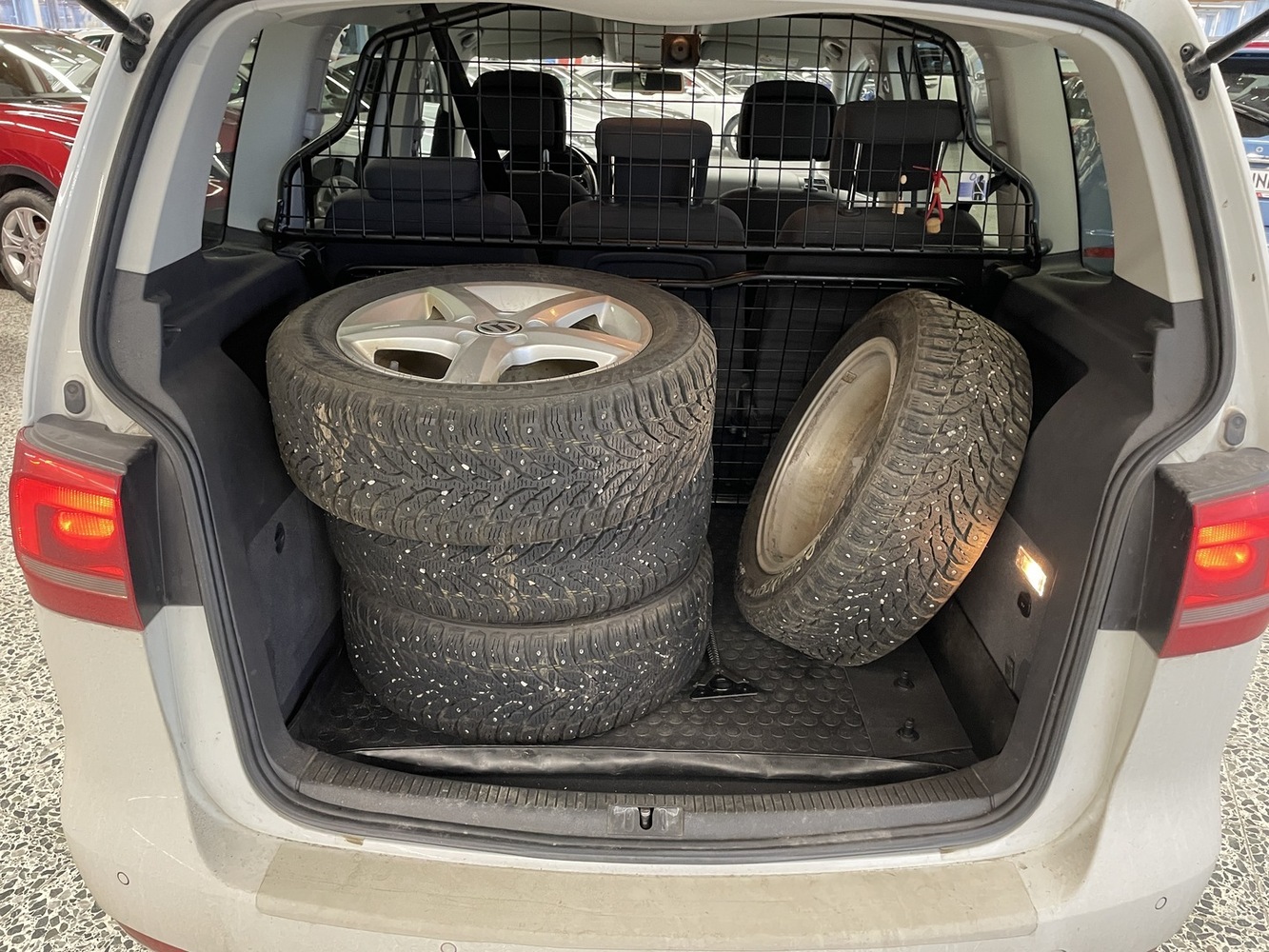 Volkswagen Touran vaihtoauto