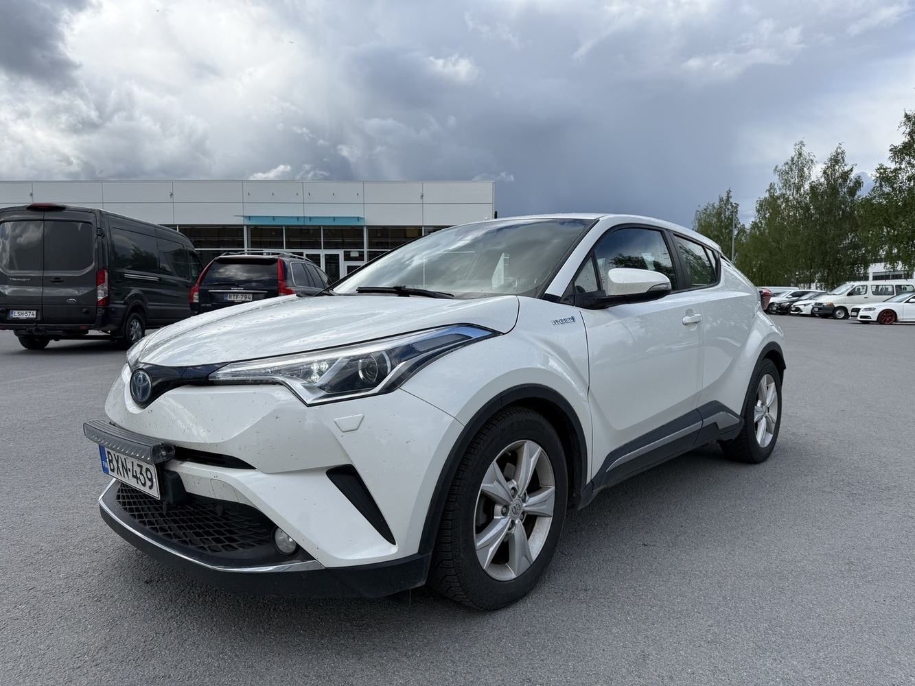 Toyota C-HR vaihtoauto