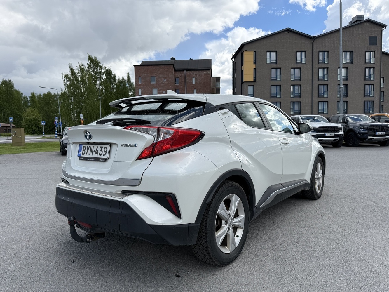 Toyota C-HR vaihtoauto