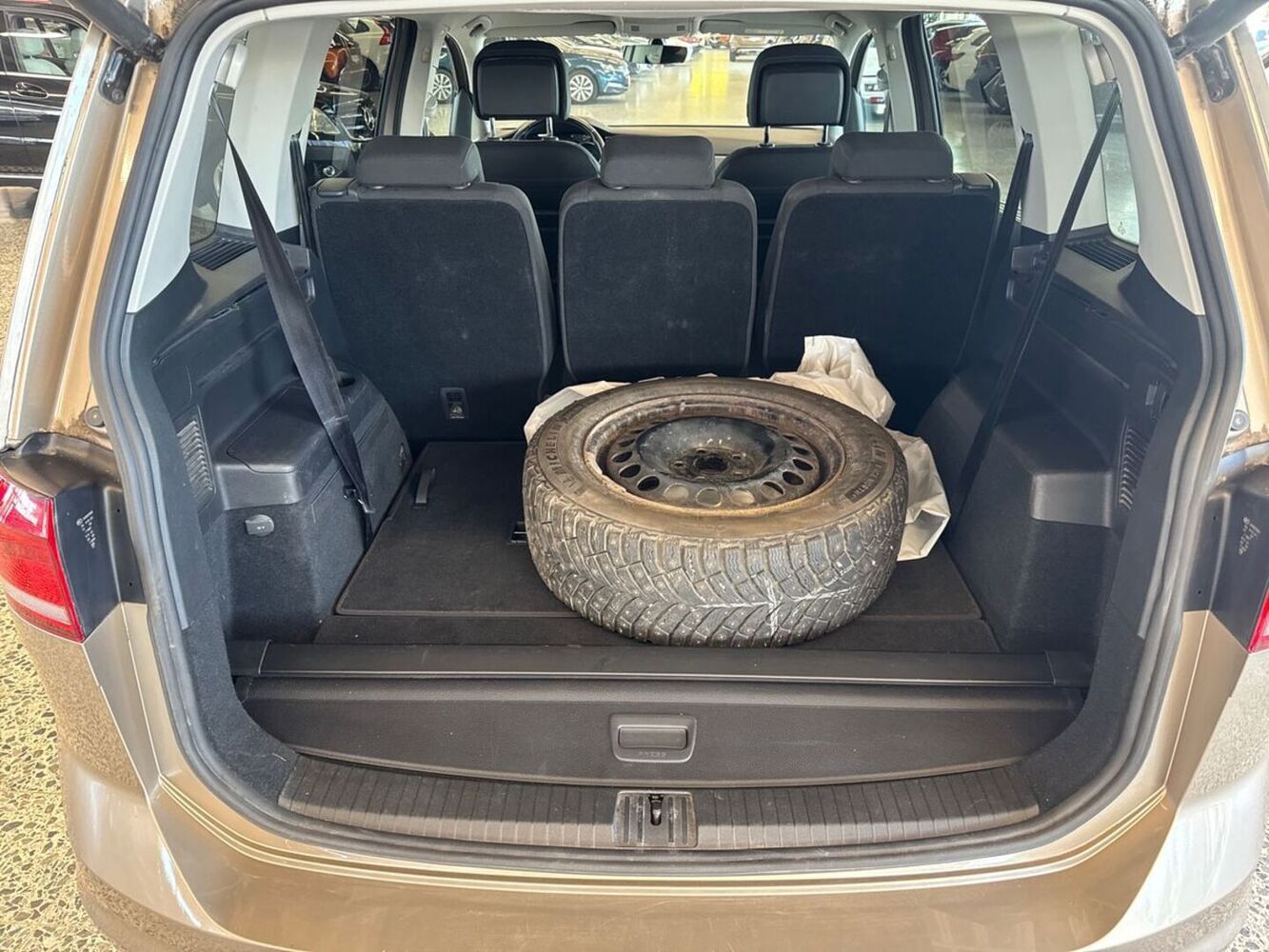 Volkswagen Touran vaihtoauto