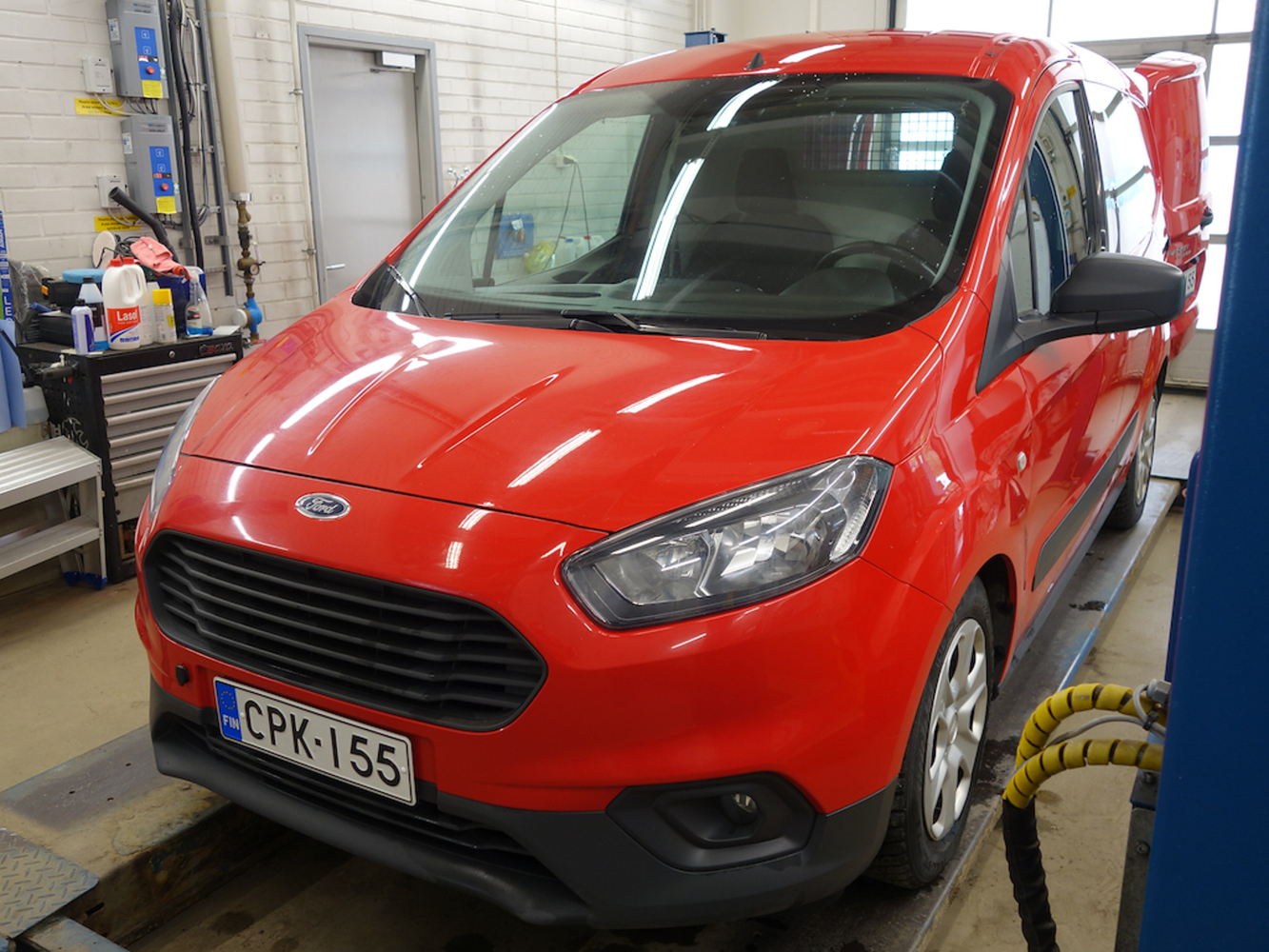 Ford Transit Courier vaihtoauto