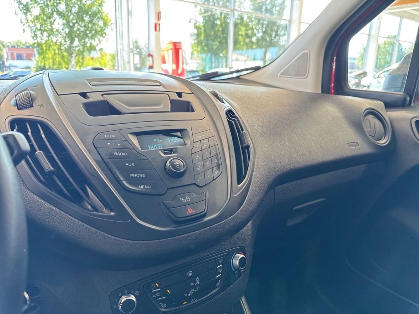 Ford Transit Courier vaihtoauto