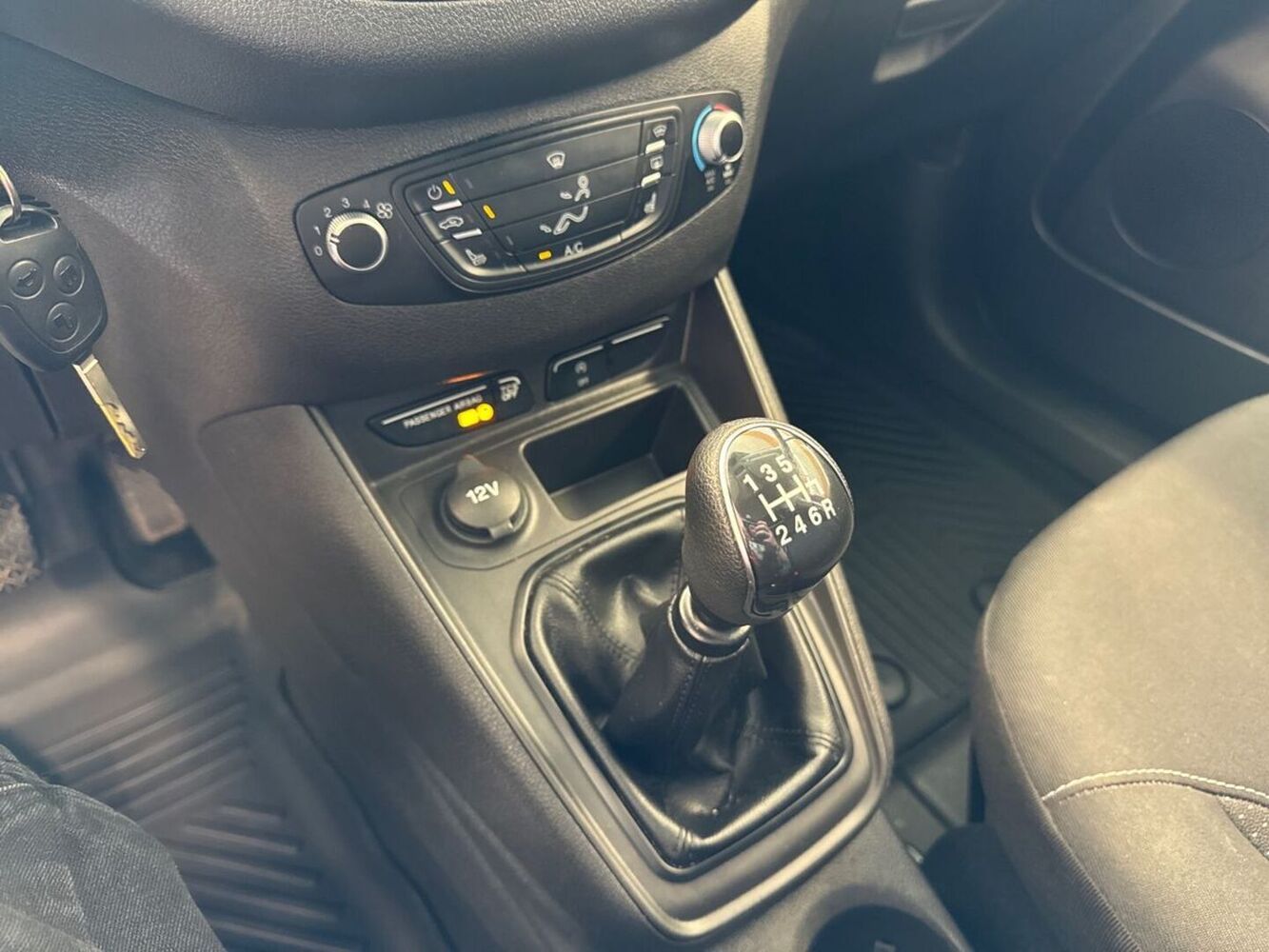 Ford Transit Courier vaihtoauto