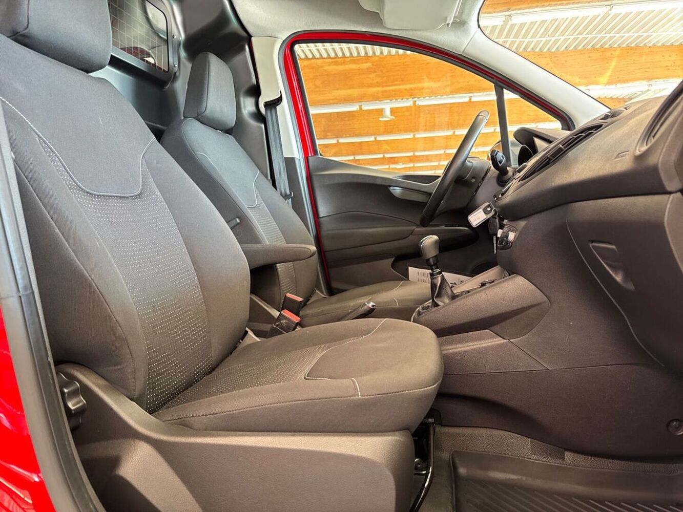 Ford Transit Courier vaihtoauto