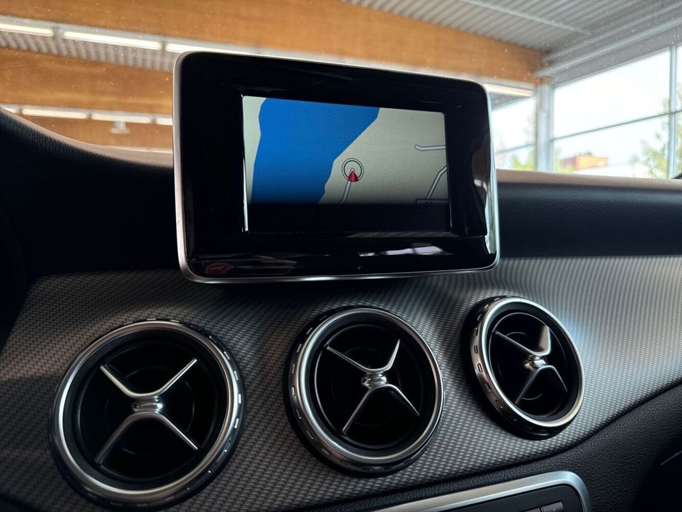 Mercedes-Benz GLA vaihtoauto