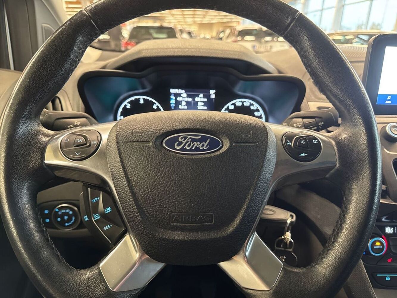 Ford Transit Connect vaihtoauto