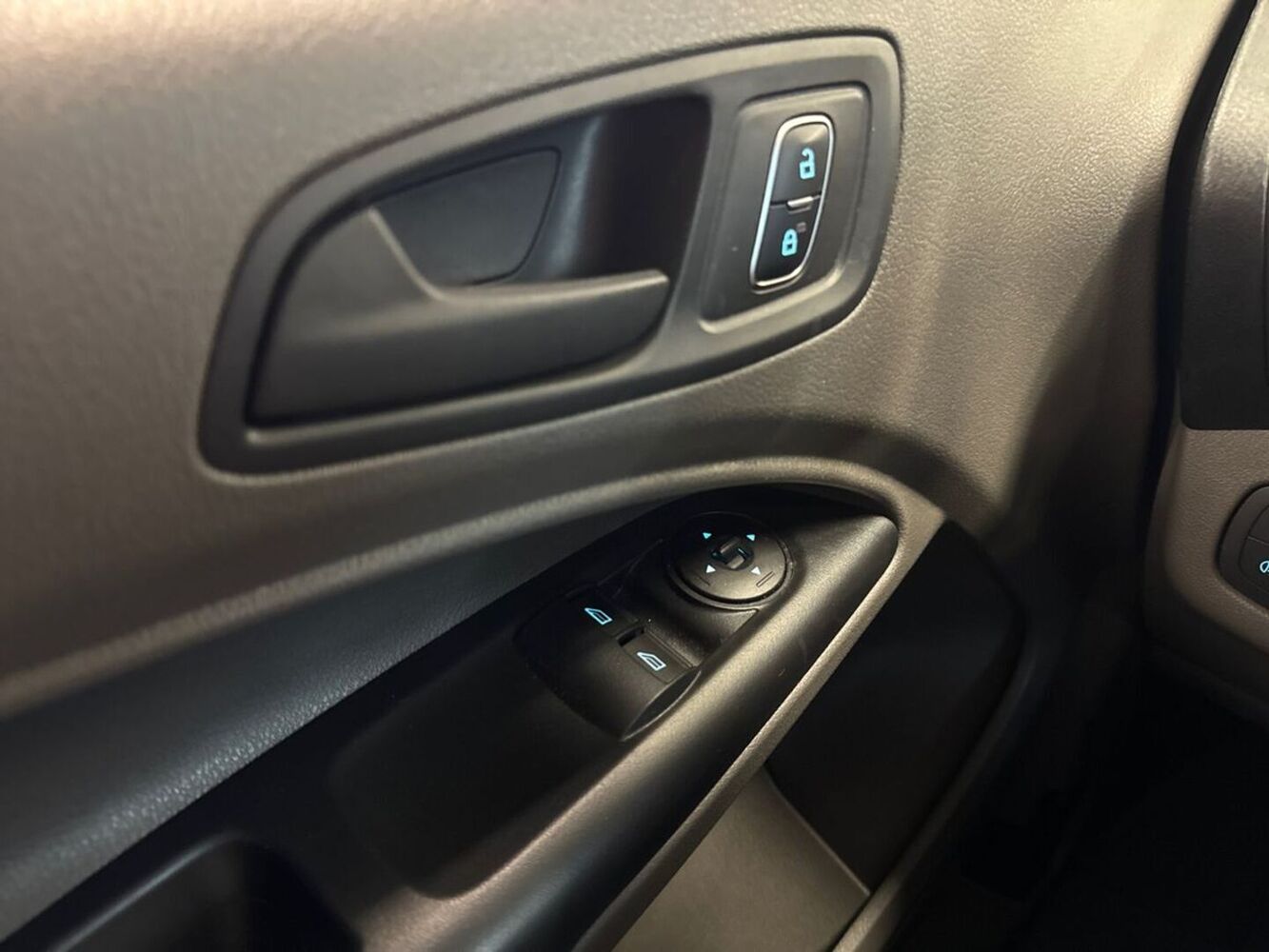 Ford Transit Connect vaihtoauto