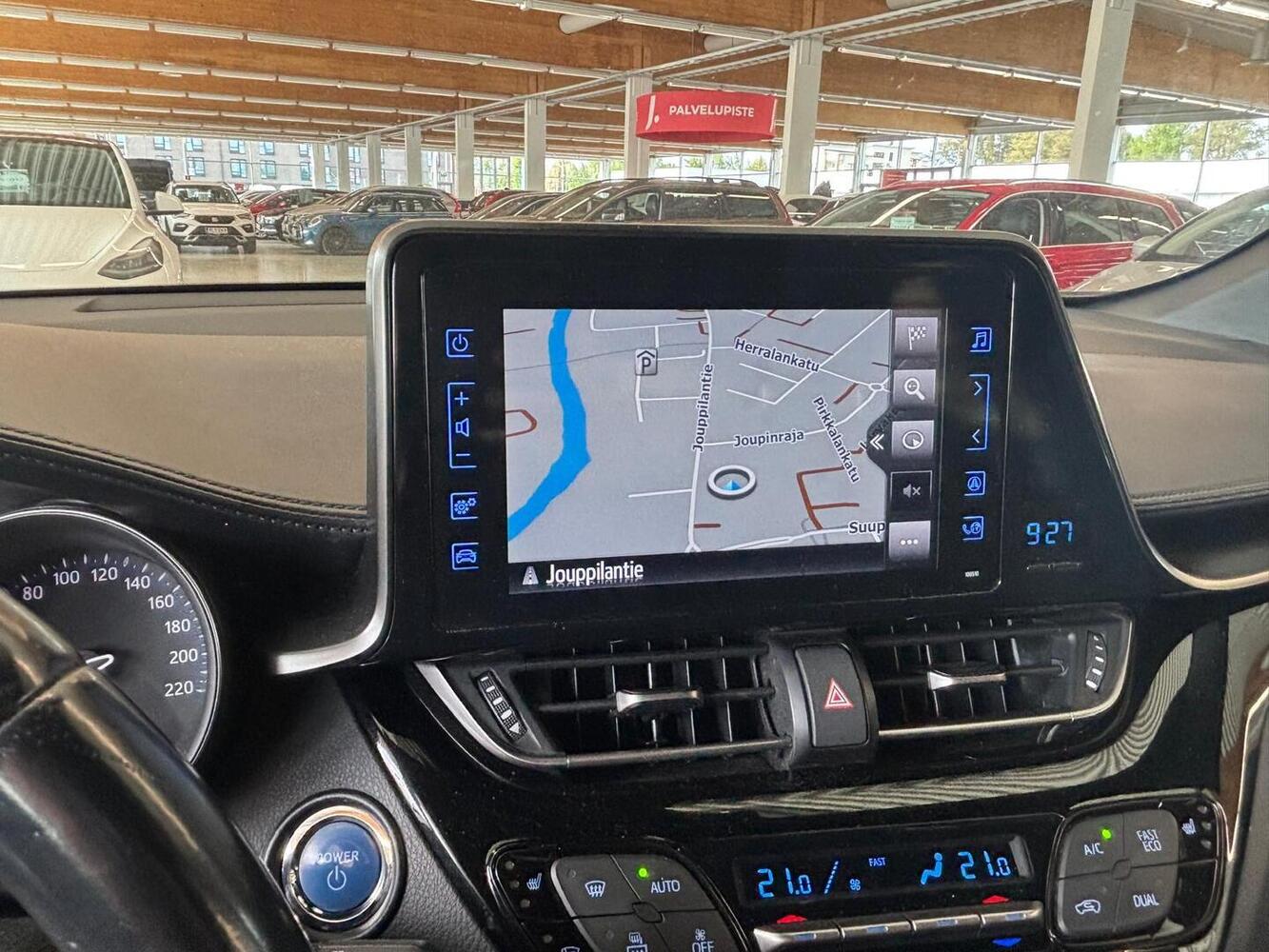 Toyota C-HR vaihtoauto