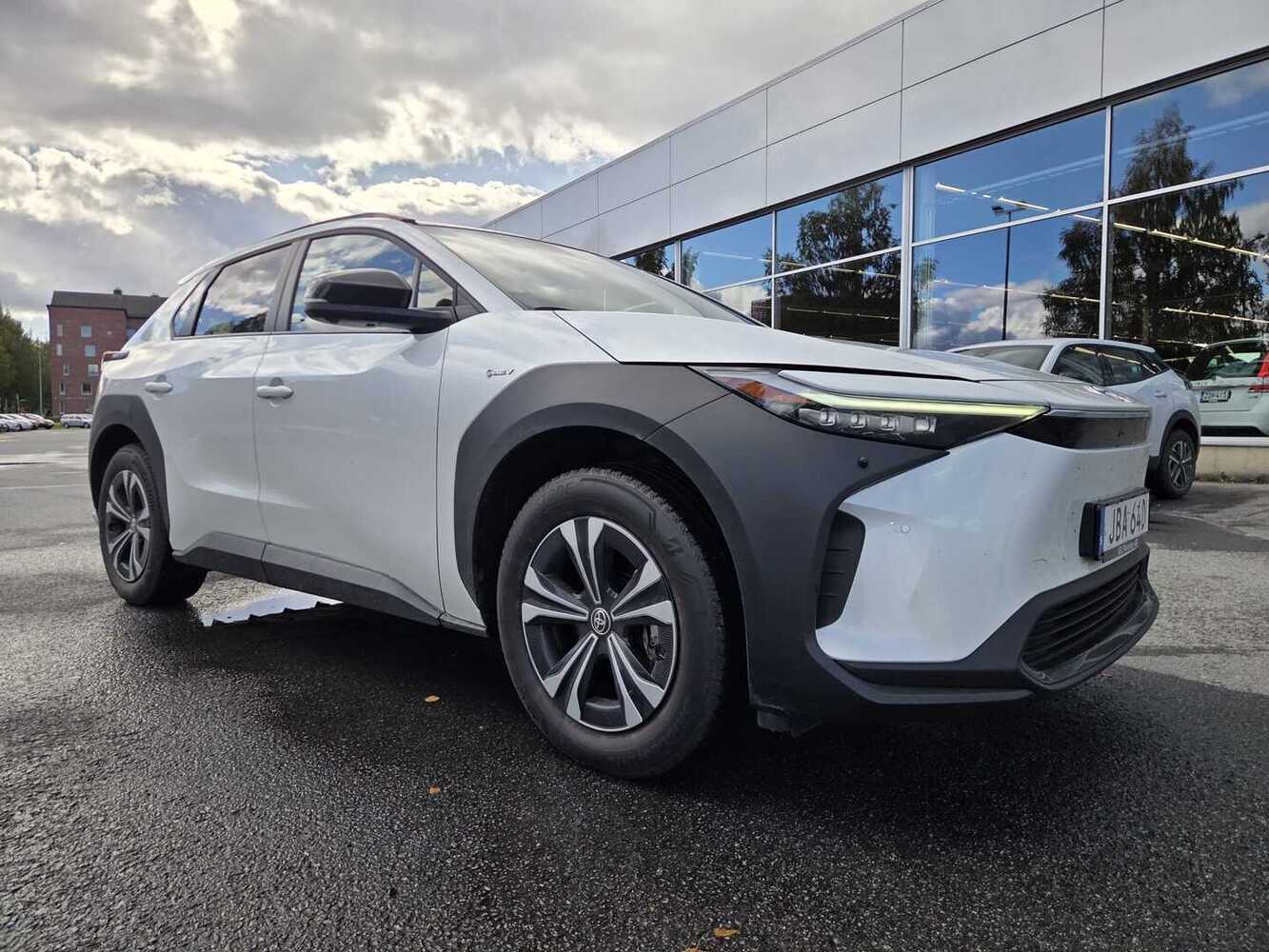 Toyota bZ4X vaihtoauto