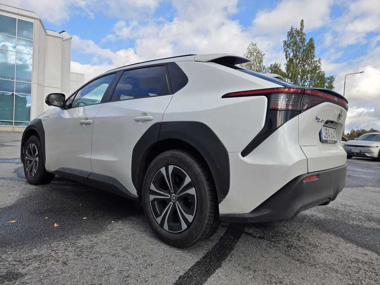 Toyota bZ4X vaihtoauto