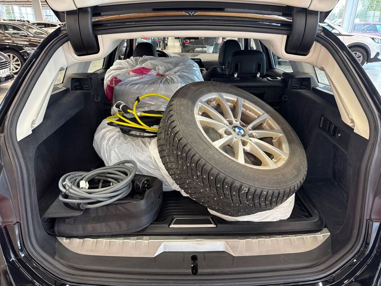 BMW 330 vaihtoauto
