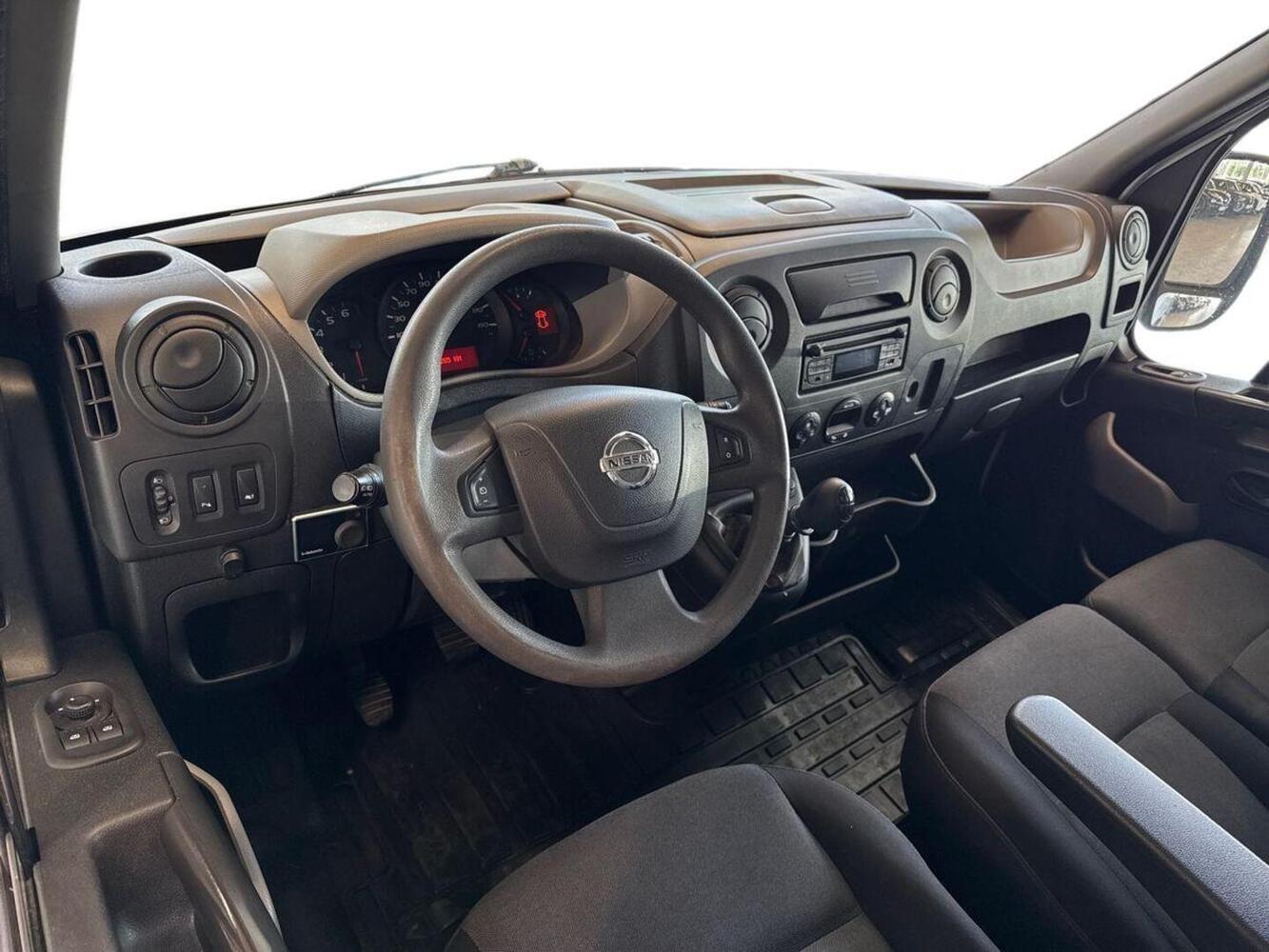 Nissan NV400 vaihtoauto