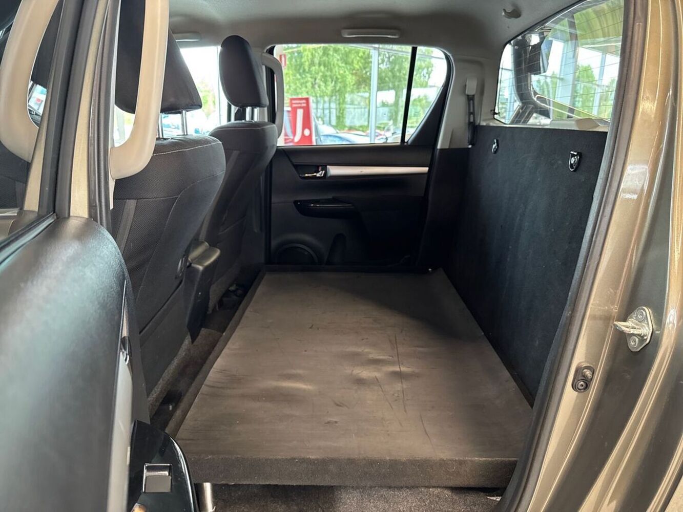Toyota Hilux vaihtoauto