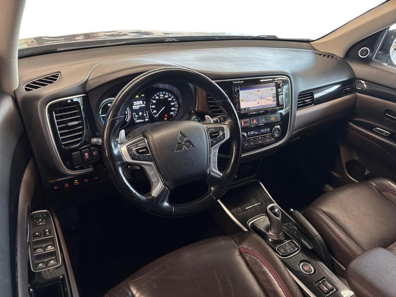 Mitsubishi Outlander PHEV vaihtoauto