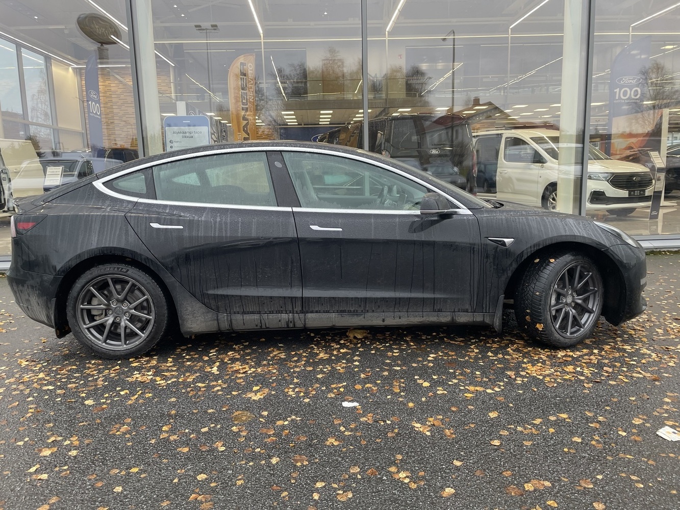 Tesla Model 3 vaihtoauto