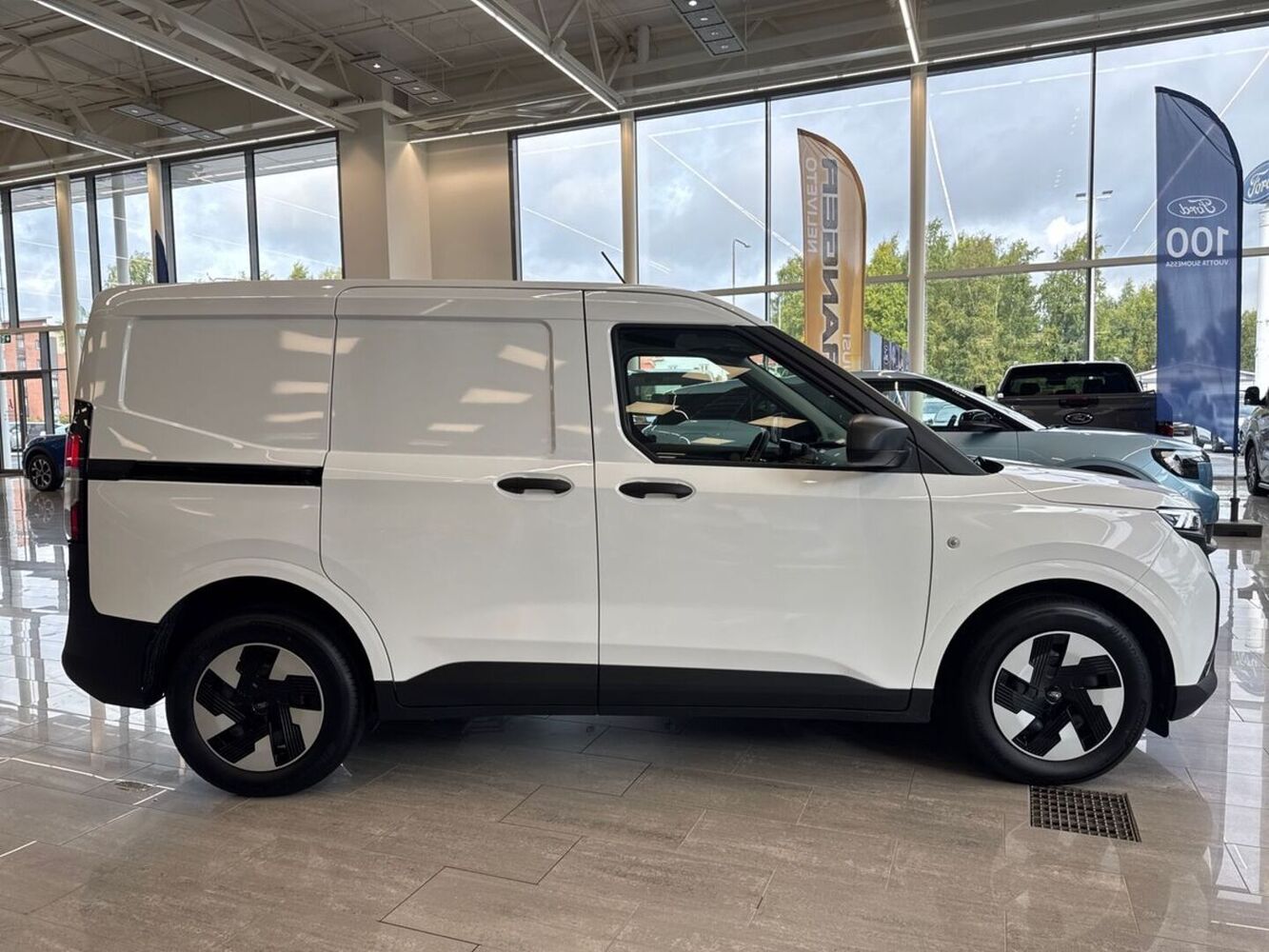 Ford Transit Courier vaihtoauto