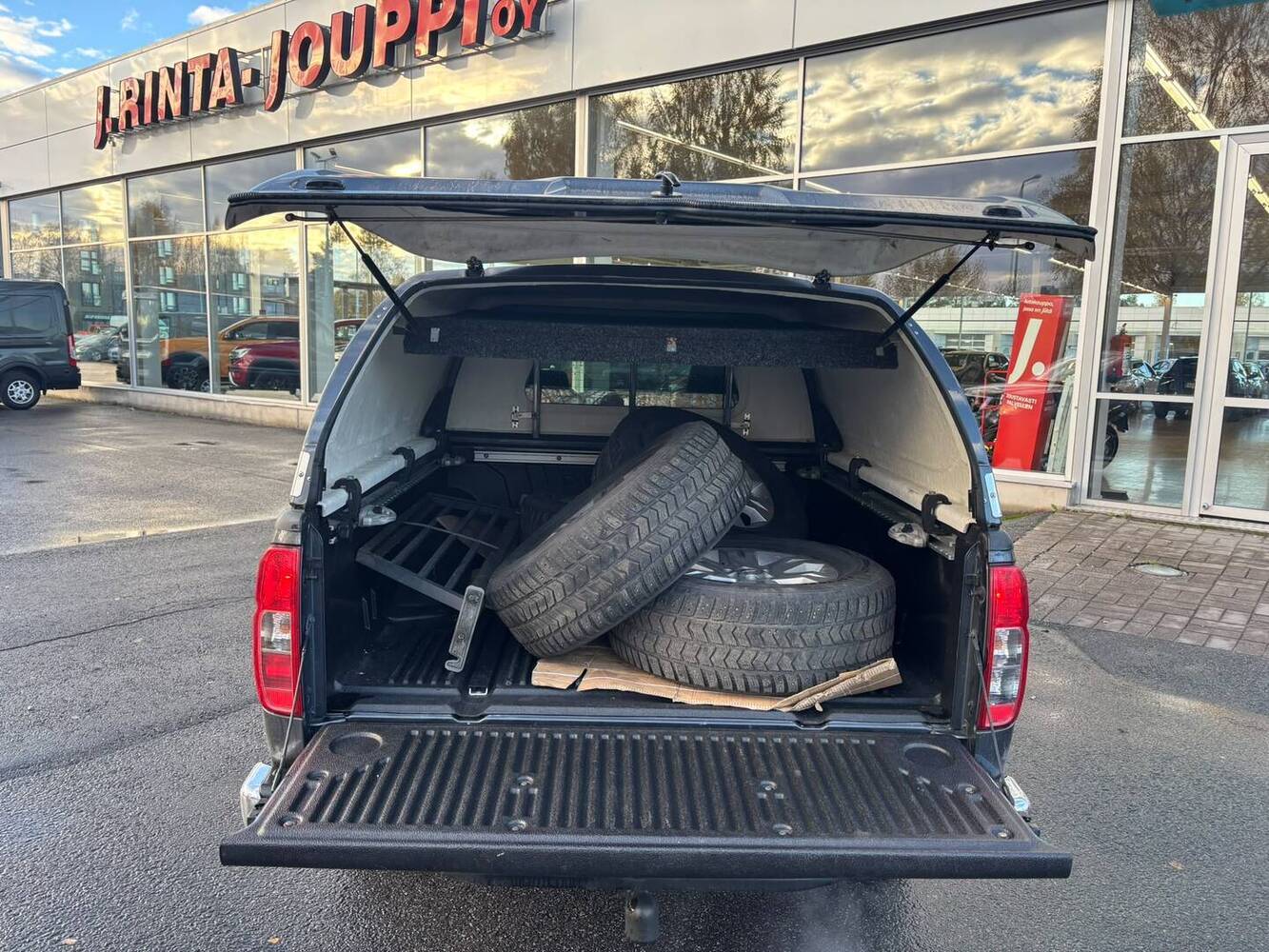 Nissan Navara vaihtoauto