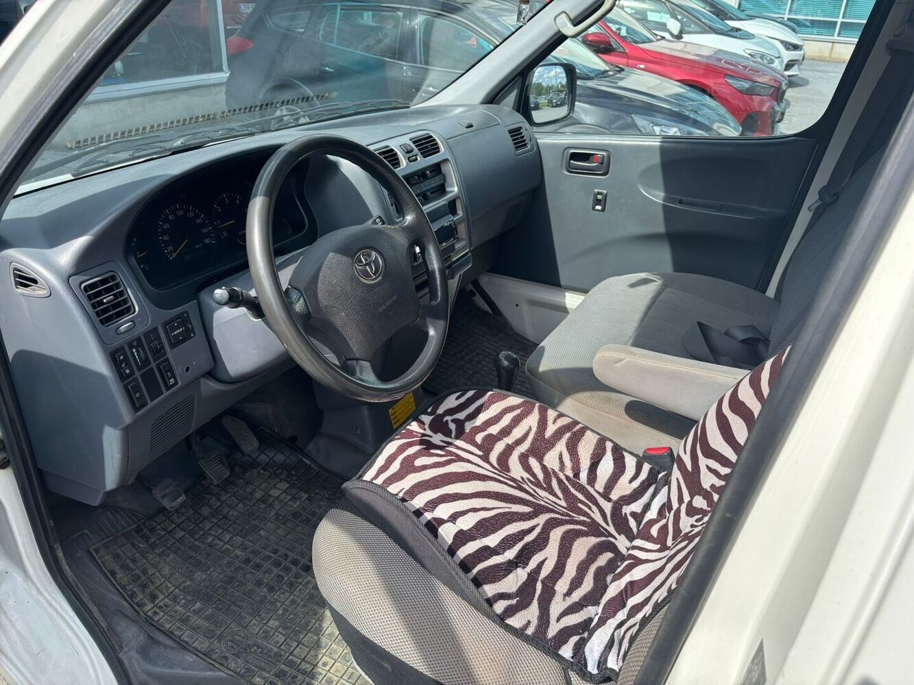 Toyota Hiace vaihtoauto
