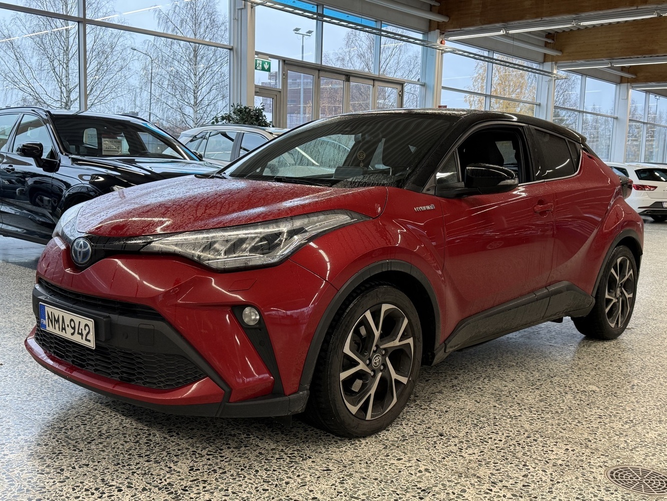 Toyota C-HR vaihtoauto