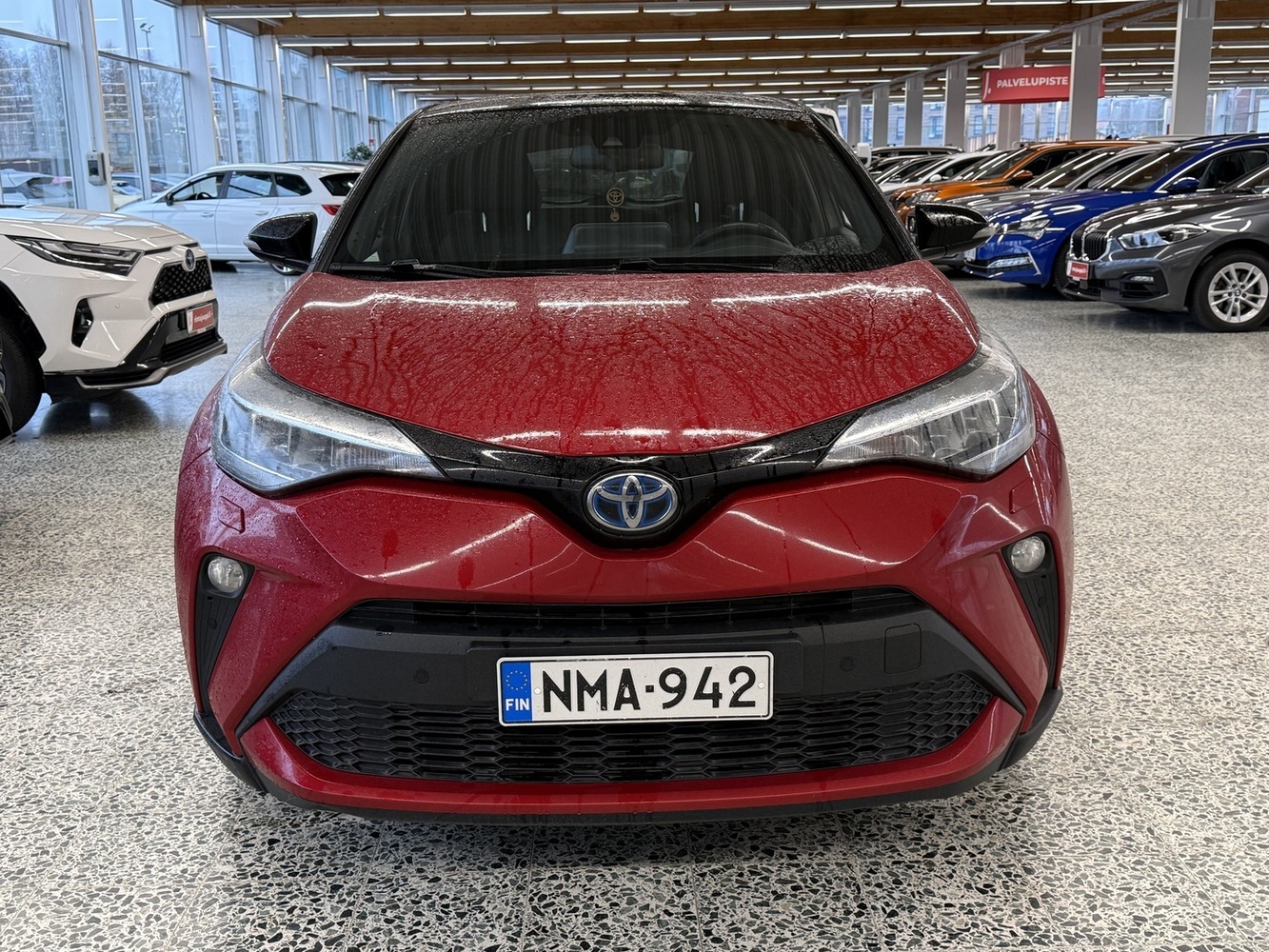 Toyota C-HR vaihtoauto