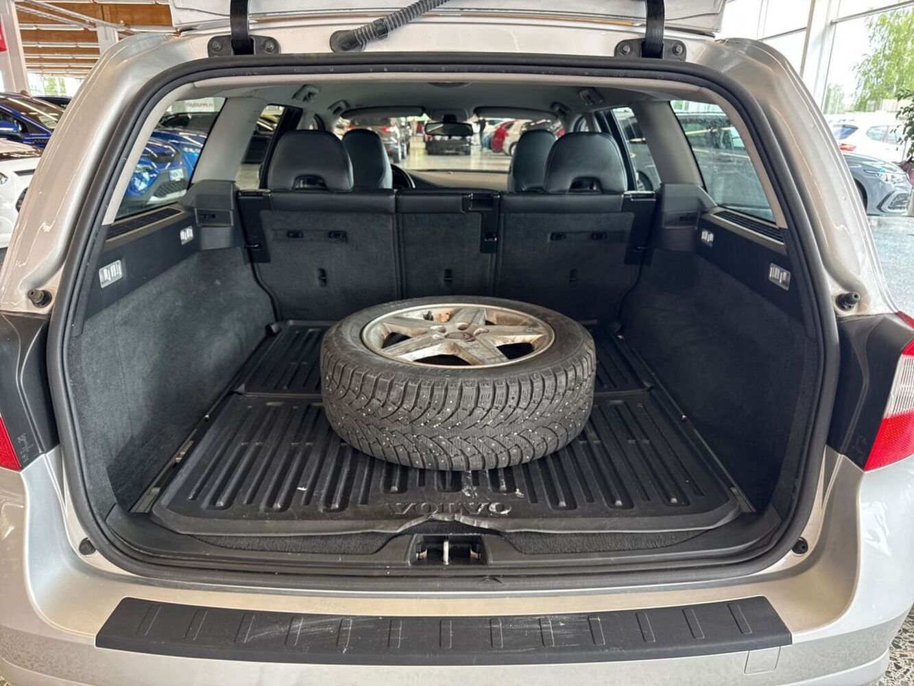 Volvo V70 vaihtoauto