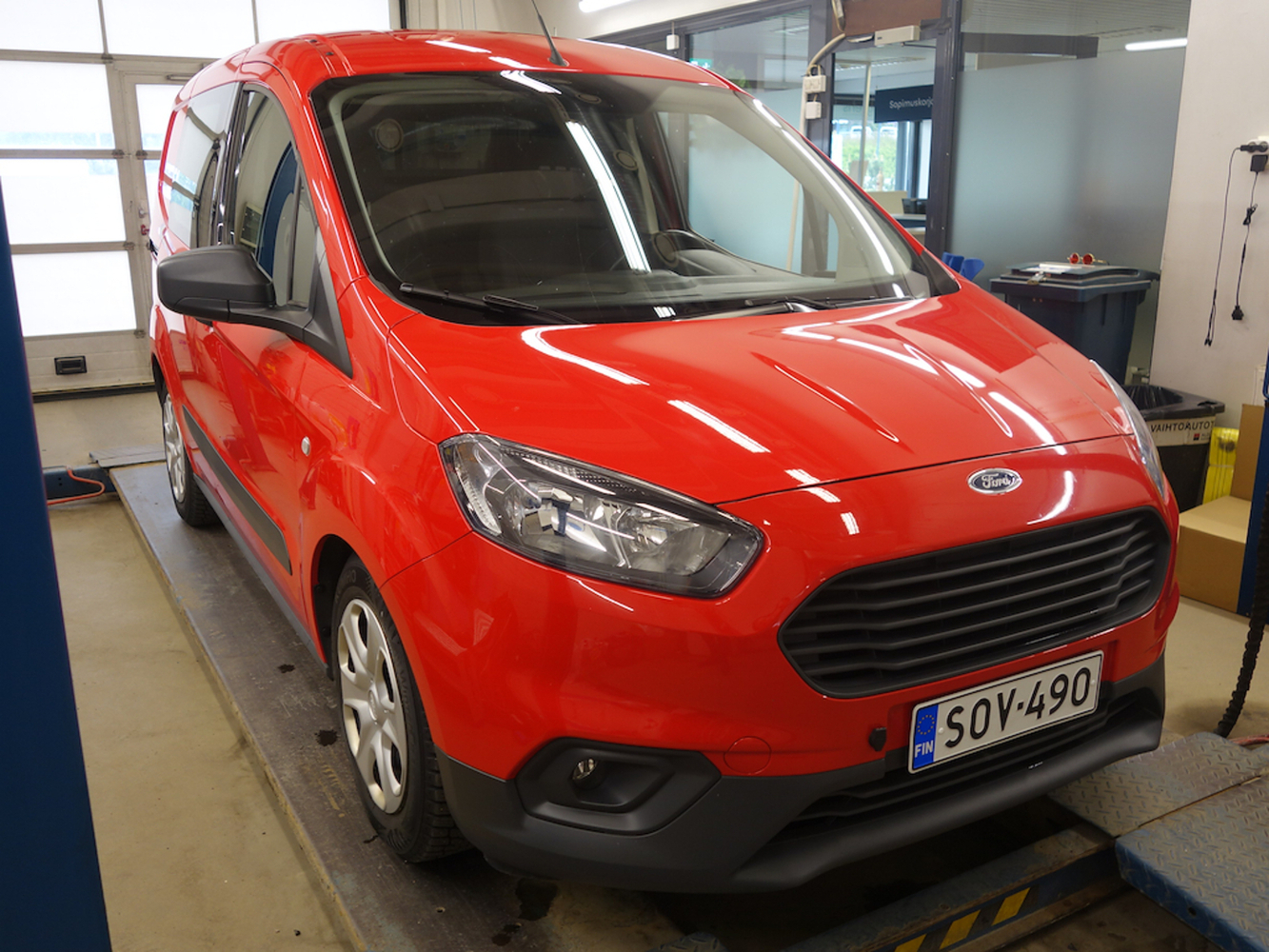 Ford Transit Courier vaihtoauto