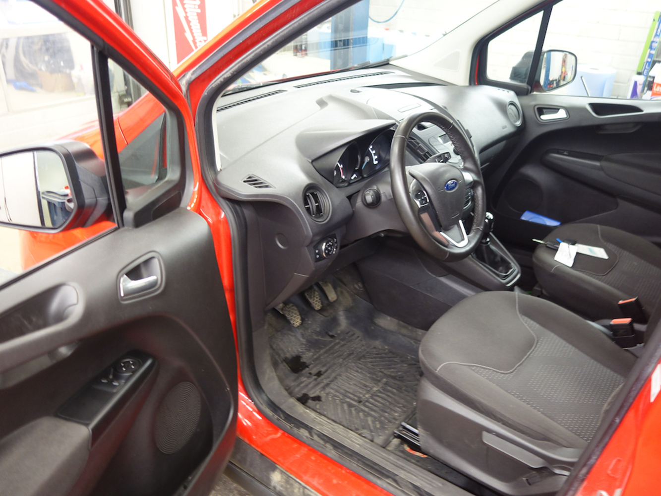 Ford Transit Courier vaihtoauto