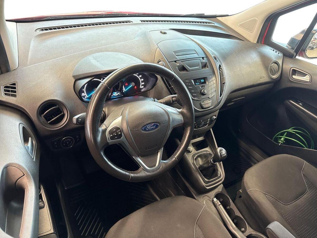 Ford Transit Courier vaihtoauto