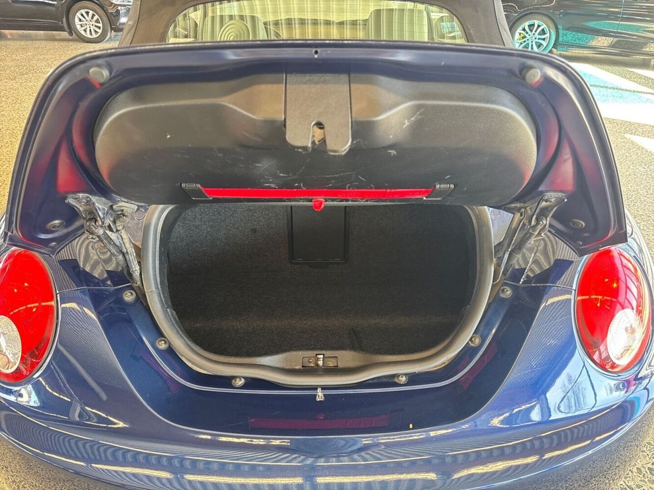 Volkswagen New Beetle vaihtoauto