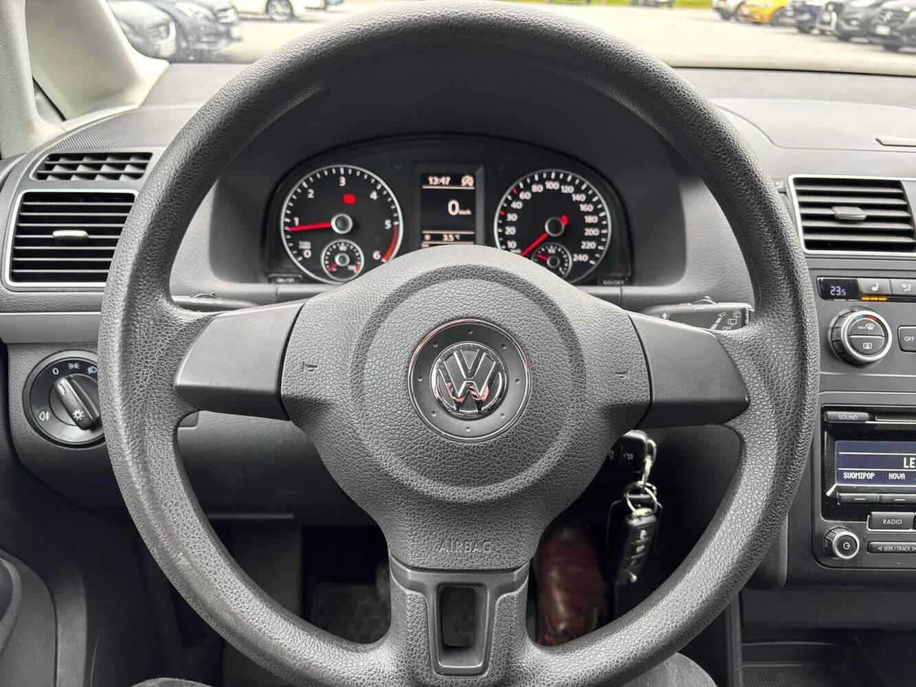 Volkswagen Touran vaihtoauto