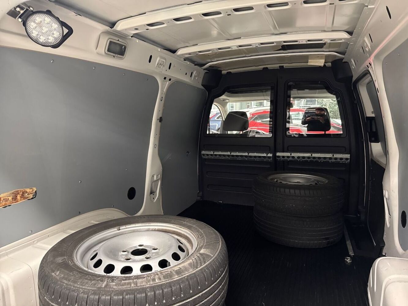 Volkswagen Caddy Maxi vaihtoauto