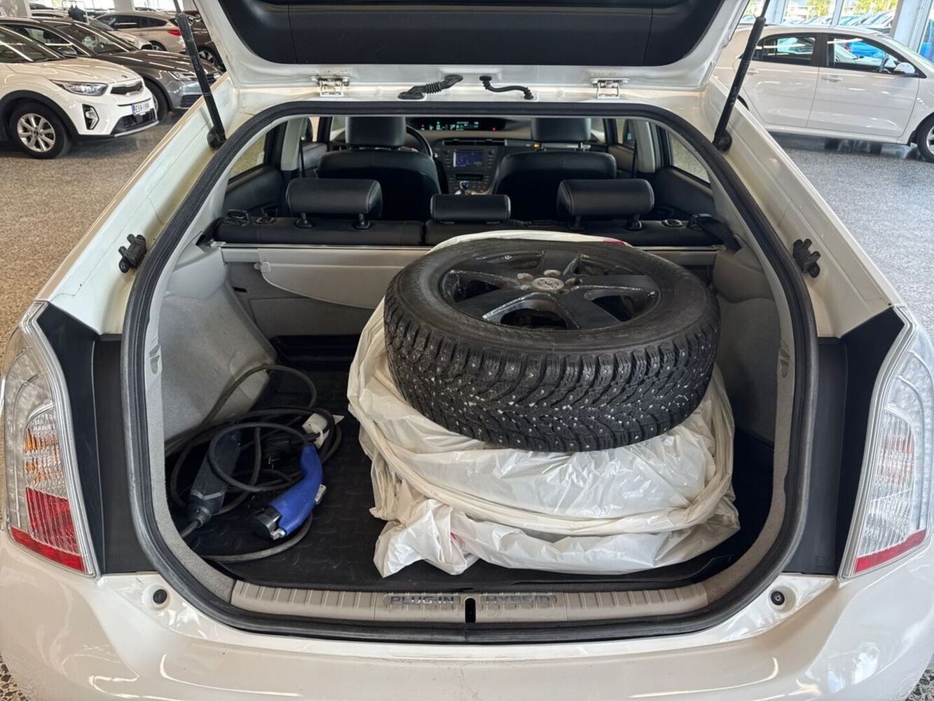 Toyota Prius PHEV vaihtoauto