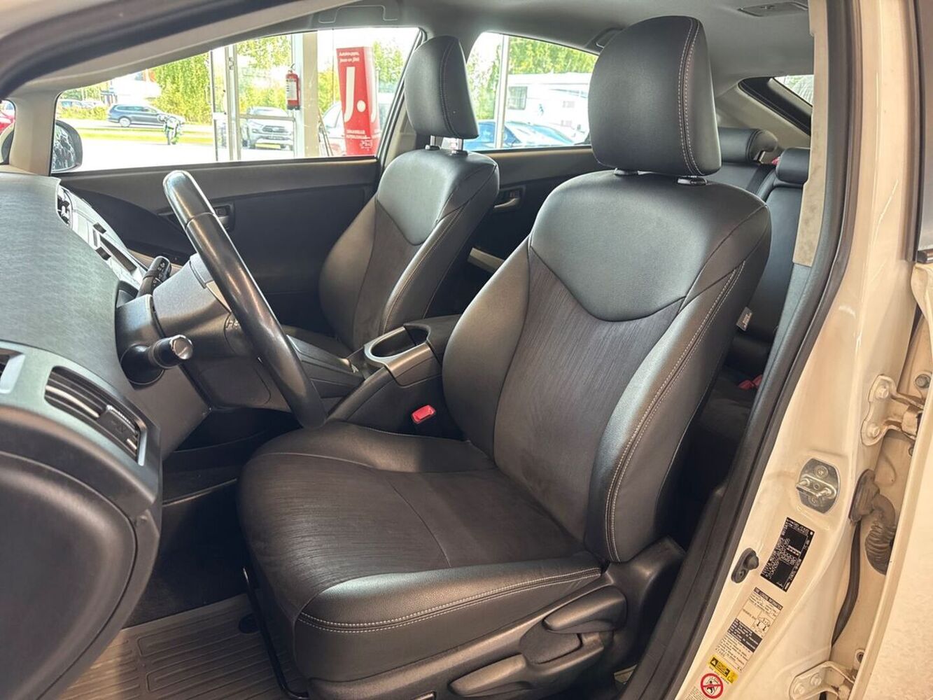 Toyota Prius PHEV vaihtoauto