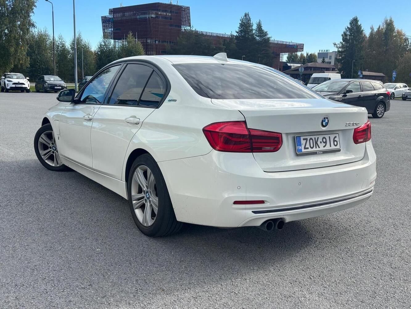 BMW 330 vaihtoauto