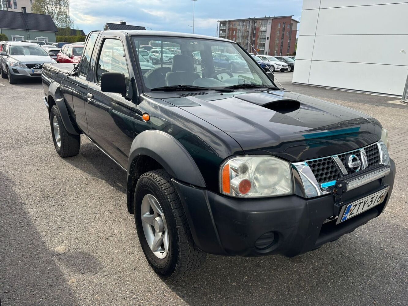 Nissan Navara vaihtoauto