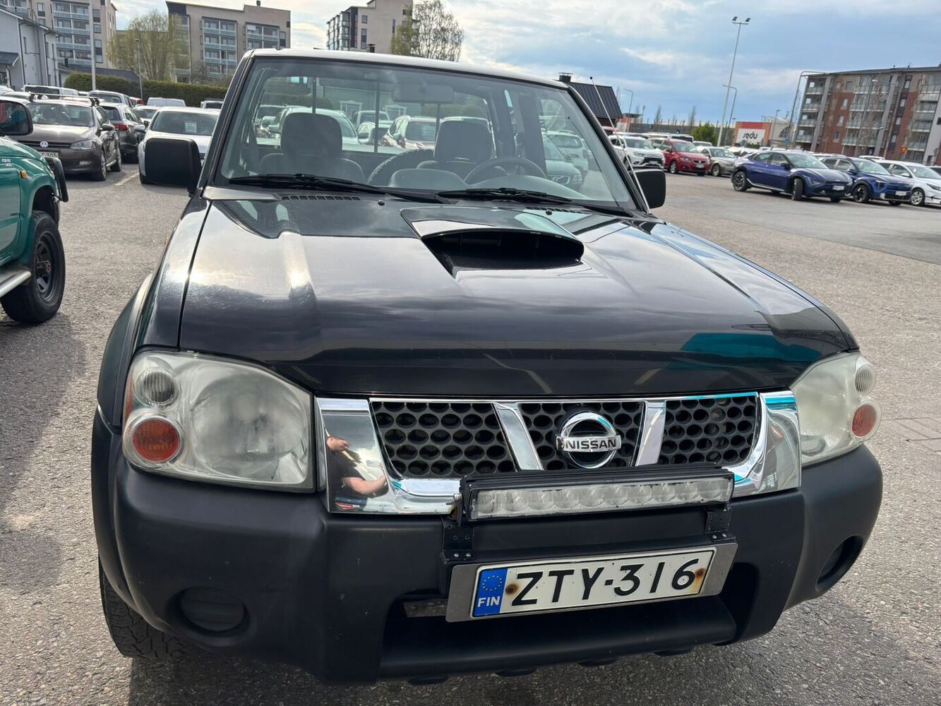 Nissan Navara vaihtoauto